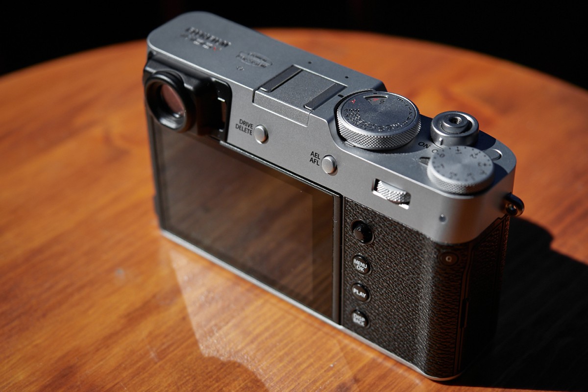 نمایشگر دوربین عکاسی X100V