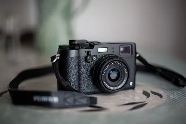 دوربین تک لنزی غیر بازتابی