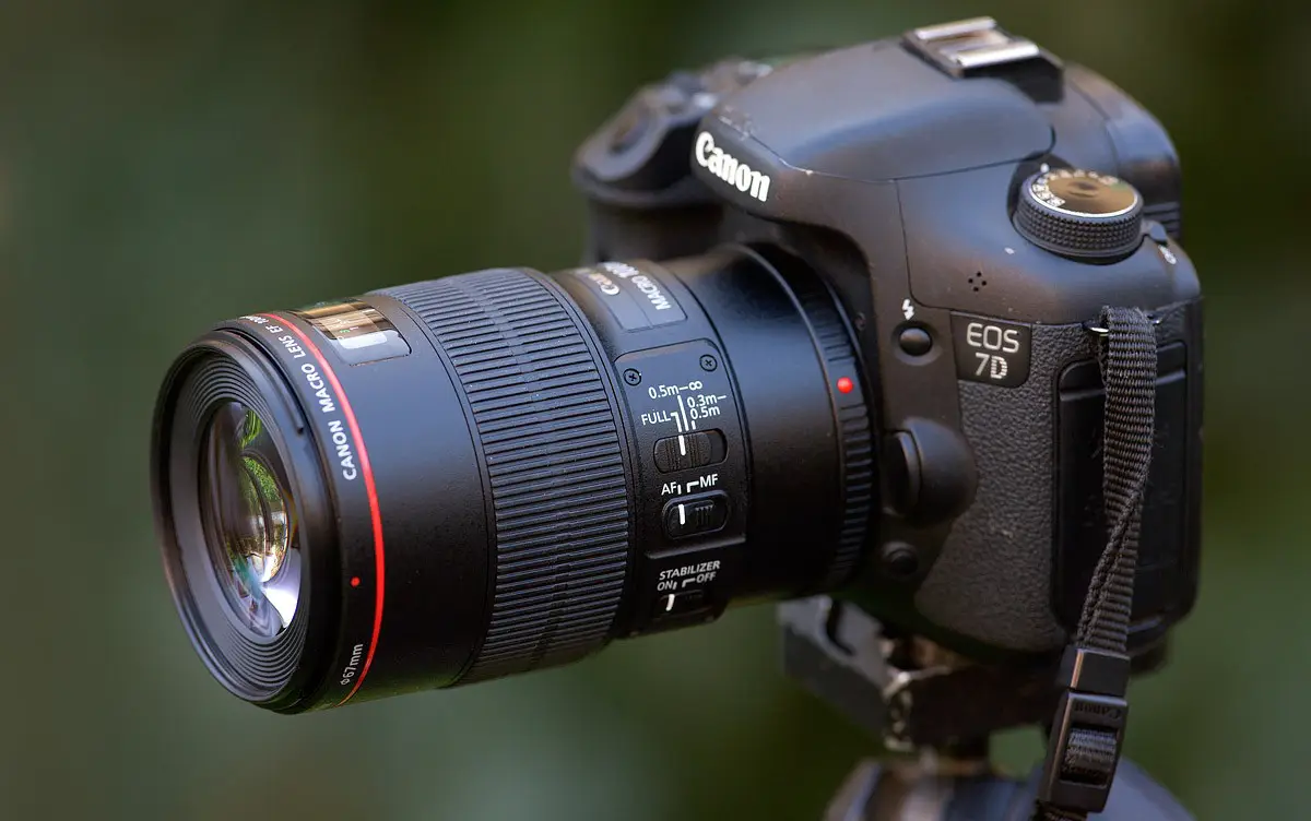 لنز کانن مدل Canon EF 100mm f2.8L Macro IS USM