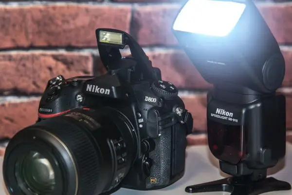 بهترین فلاش برای دوربین های DSLR نیکون
