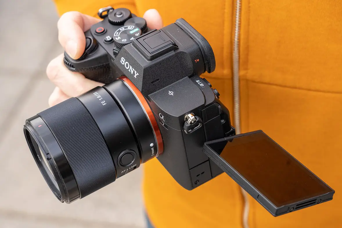 دوربین بدون آینه سونی مدل Sony a7 IV Mirrorless Camera Body