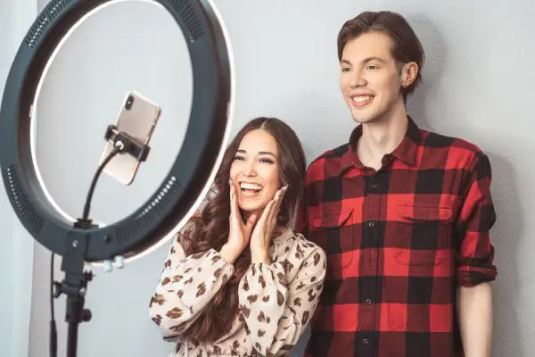 رینگ لایت یا سافت باکس