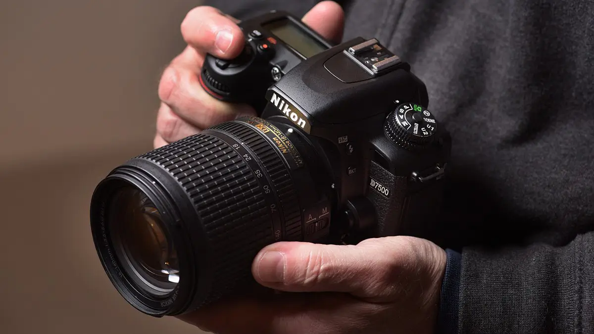 دوربین عکاسی نیکون مدل Nikon D7500 Kit 18-140 f/3.5-5.6 G VR