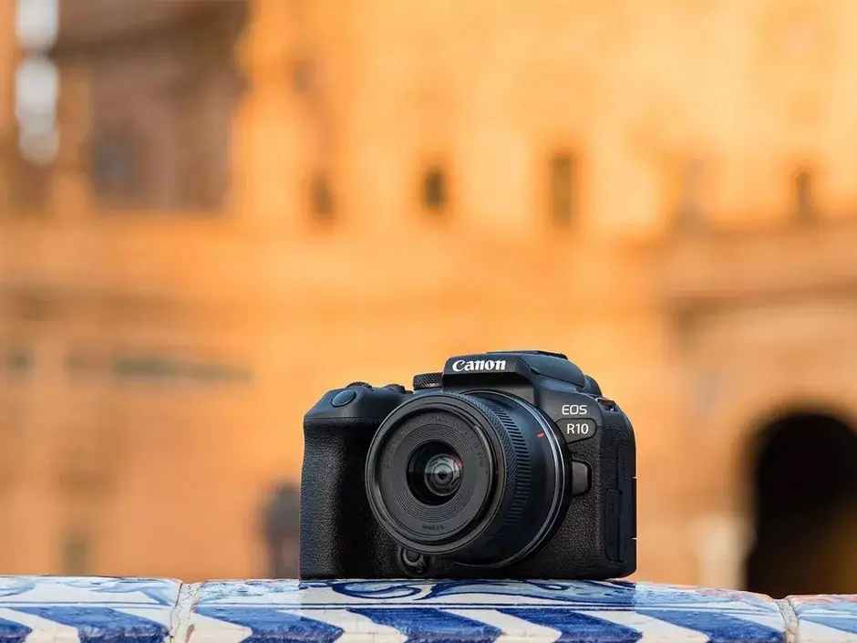 دوربین بدون آینه کانن مدل Canon EOS R10 Mirrorless Camera with 18-45mm