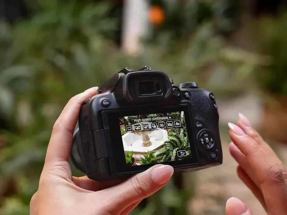 دوربین بدون آینه کانن مدل Canon EOS R10 Mirrorless Camera with 18-45mm