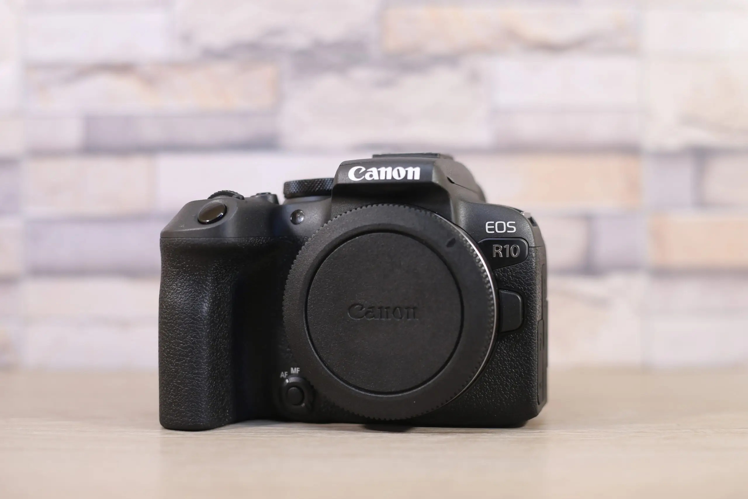 دوربین بدون آینه کانن مدل EOS R10 Mirrorless Camera 18-45