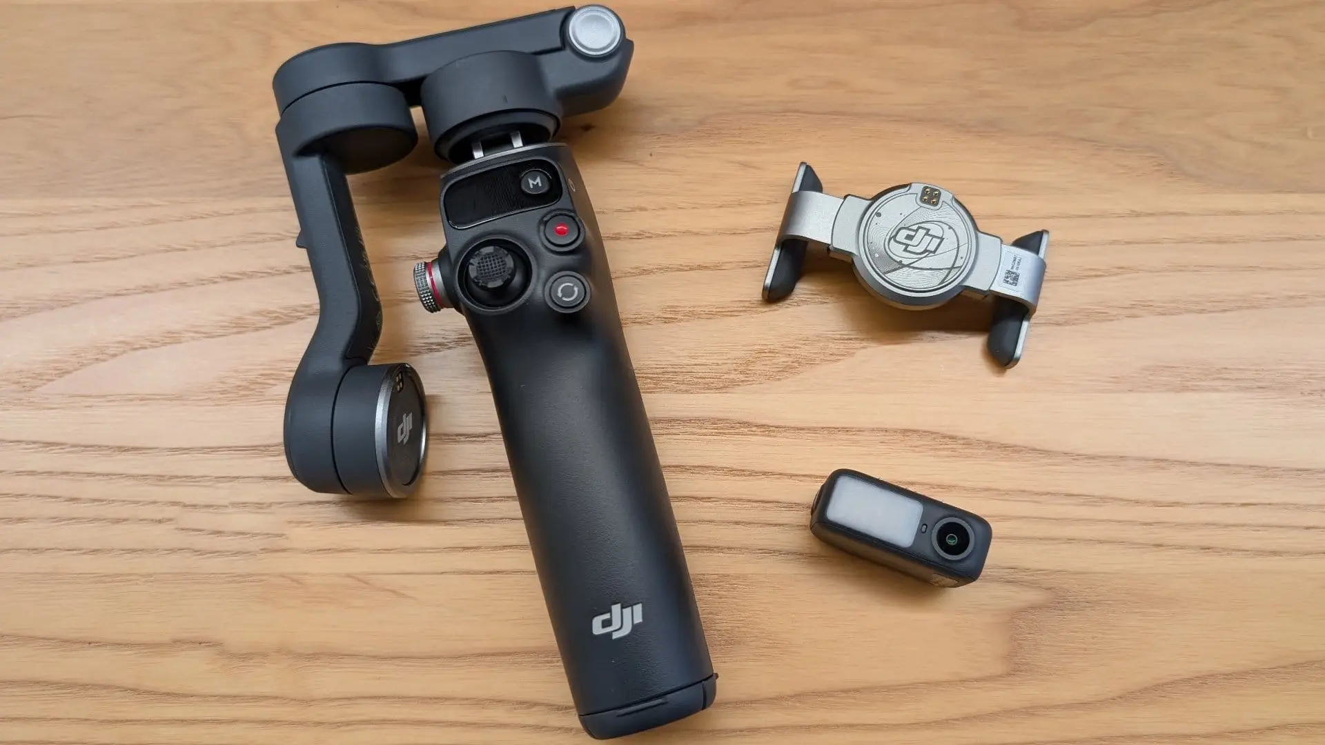 گیمبال گوشی هوشمند مدل DJI Osmo Mobile 7P Smartphone Gimbal