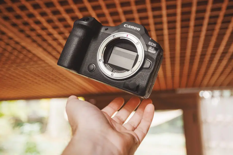 دوربین بدون آینه ای کانن مدل Canon EOS R5 Mark II