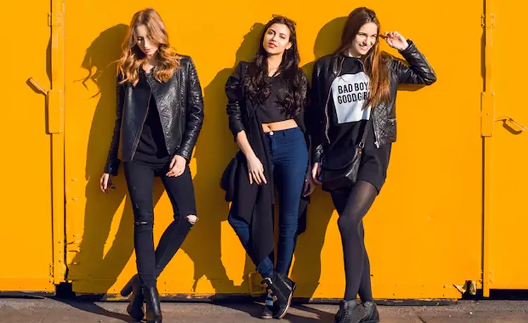 ژست عکاسی دخترانه