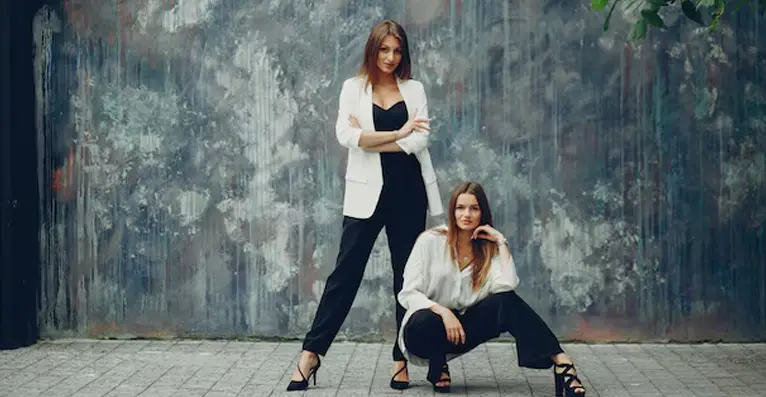 ژست عکاسی دخترانه