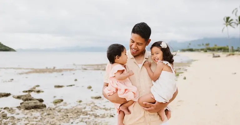 ژست عکاسی کنار دریا