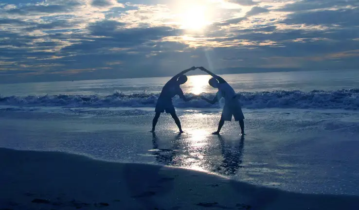 ژست عکاسی کنار دریا