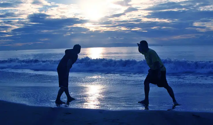 ژست عکاسی کنار دریا