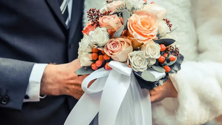 ژست عکاسی با دسته گل