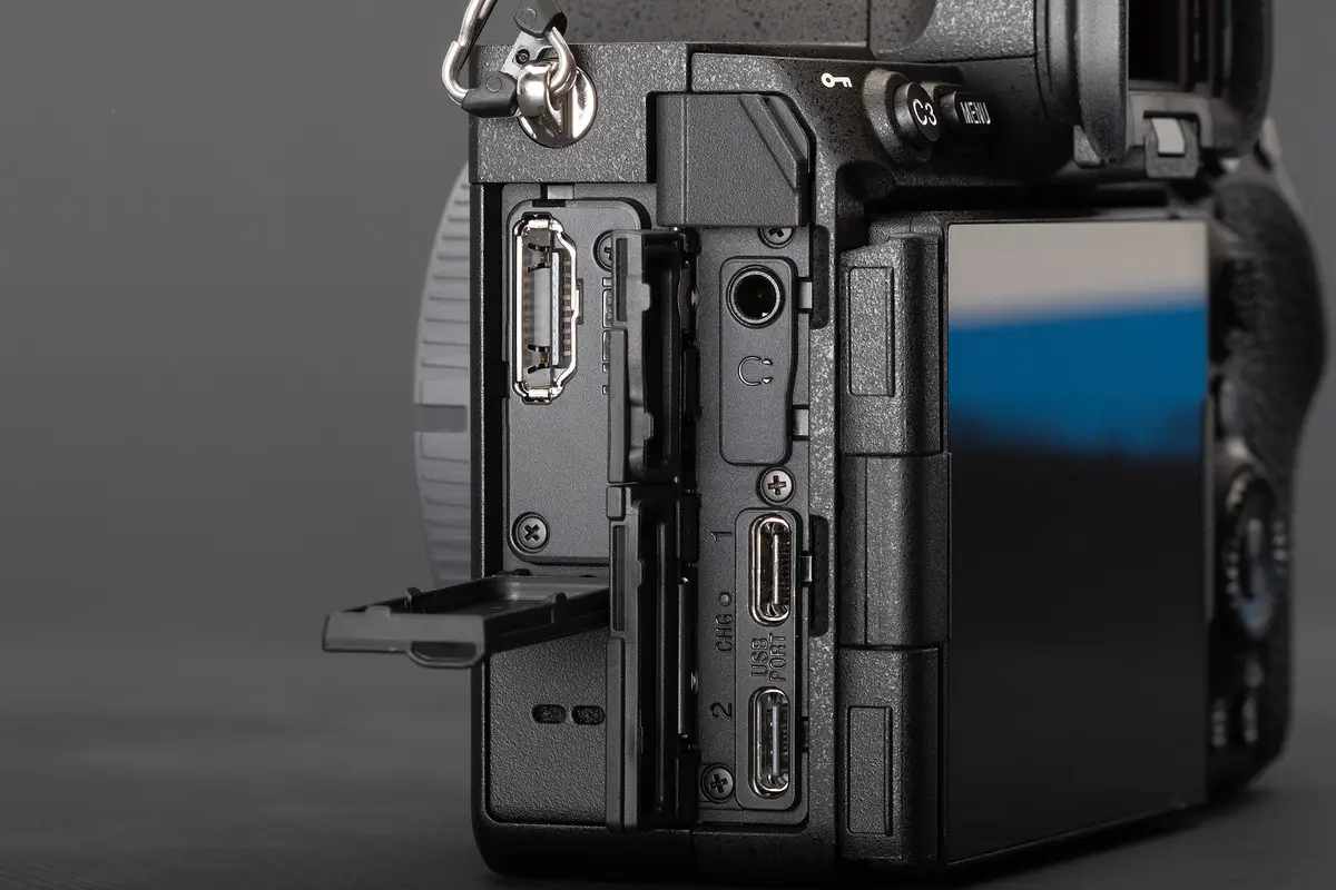 دوربین بدون آینه سونی مدل Sony a7 V Mirrorless Camera