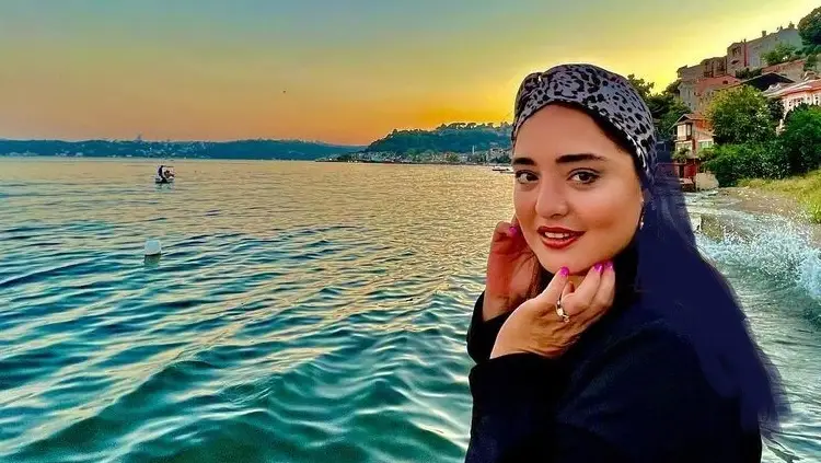 ژست عکاسی لب دریا