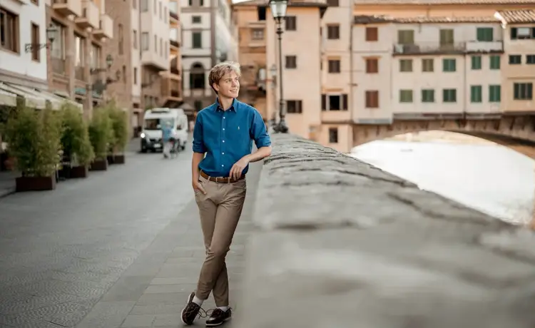 ژست عکاسی ایستاده