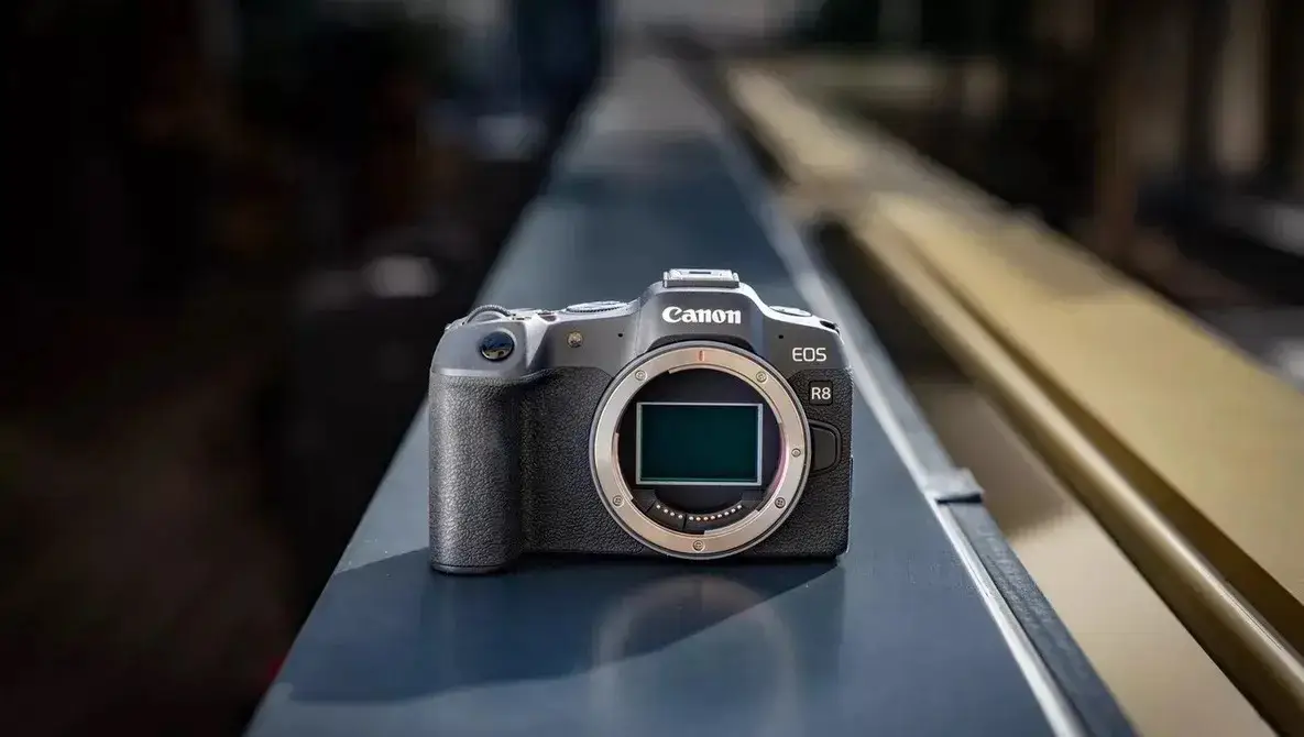 دوربین بدون آینه کانن EOS R8 Kit RF 24-105mm f4-7.1 Lens